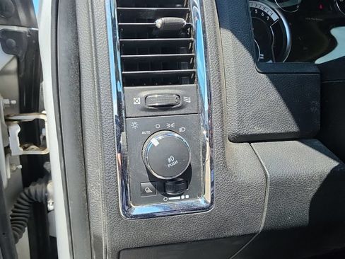 Used 2018 RAM 1500 Laramie AWD/4WD image 17