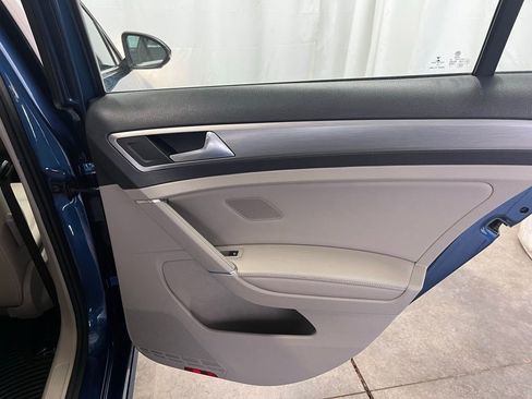 Used 2015 Volkswagen Golf TDI S image 25