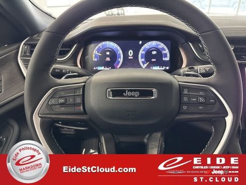 New 2025 Jeep Grand Cherokee Limited w/ Luxury Tech Group II image 37