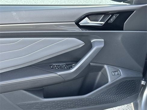 Used 2025 Volkswagen Jetta SEL image 18