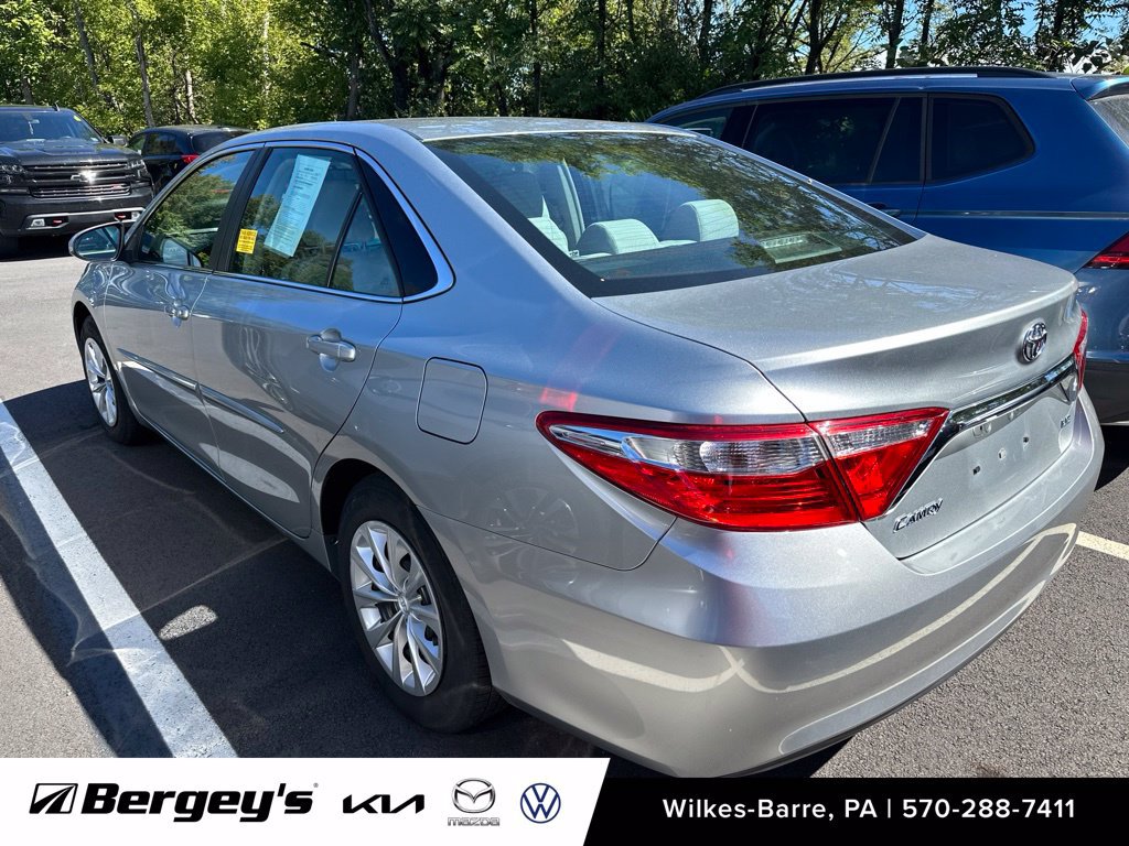 Used 2015 Toyota Camry LE FWD image 5