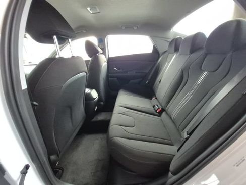 New 2026 Hyundai Elantra Hybrid FWD image 11