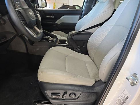 Used 2025 Toyota Tacoma Limited AWD/4WD image 8