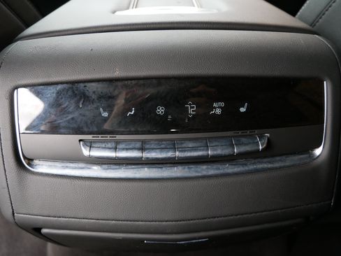 Certified 2024 Cadillac Escalade ESV Luxury AWD/4WD image 13