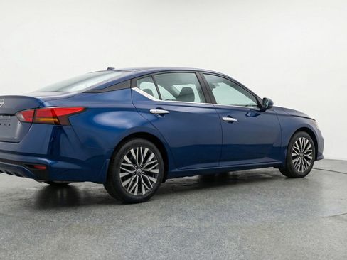 Used 2025 Nissan Altima 2.5 SV image 9