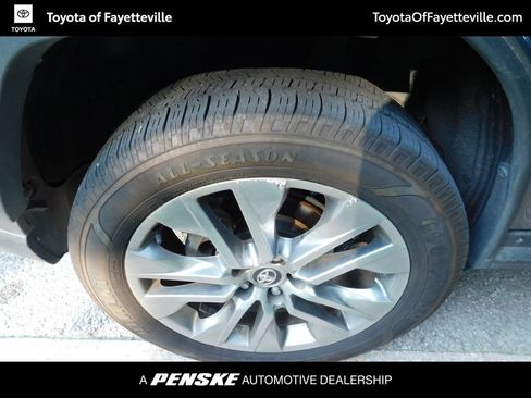 Used 2020 Toyota RAV4 XLE Premium FWD image 8