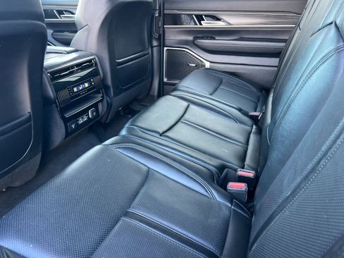 Used 2024 Jeep Wagoneer Series II w/ Flexible Seating Group image 4