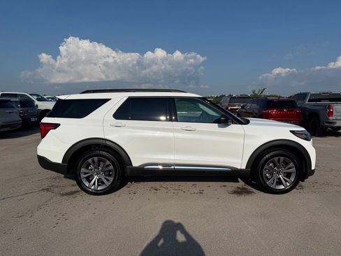 Used 2025 Ford Explorer Active w/ Active Comfort Package AWD/4WD image 16