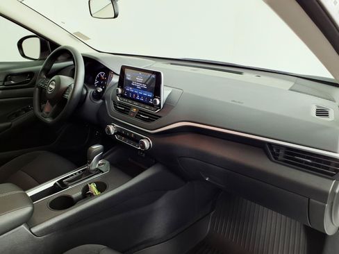 Used 2025 Nissan Altima 2.5 S FWD image 9