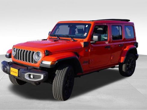 Certified 2025 Jeep Wrangler Unlimited Sahara w/ Safety Group AWD/4WD image 12