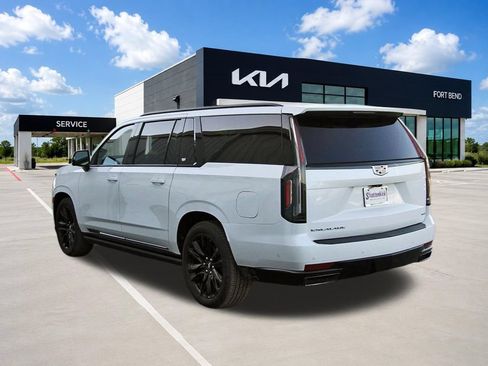 Used 2022 Cadillac Escalade ESV Sport Platinum AWD/4WD image 7