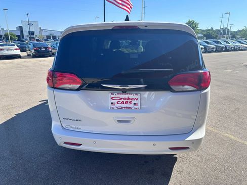 Used 2023 Chrysler Voyager LX FWD image 6