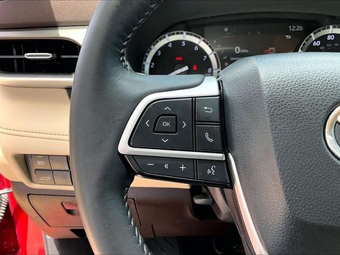 Used 2022 Toyota Highlander XLE FWD image 24