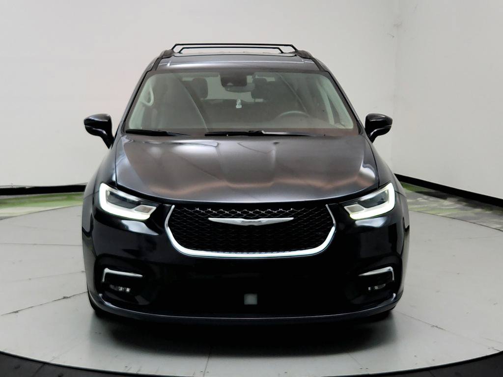 Used 2022 Chrysler Pacifica Touring-L FWD image 2