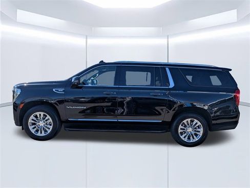 Used 2022 GMC Yukon XL SLT w/ SLT Luxury Package image 8