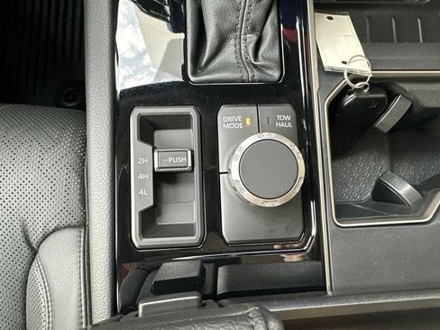 Used 2024 Toyota Tundra Limited AWD/4WD image 32