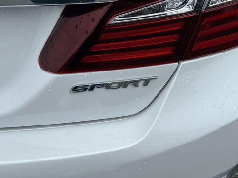 Used 2016 Honda Accord Sport image 29