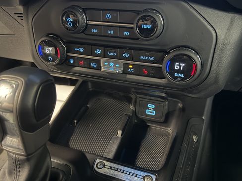 Used 2025 Ford Bronco Outer Banks AWD/4WD image 12