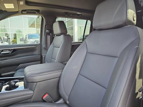 New 2026 Chevrolet Suburban LT w/ Comfort Package AWD/4WD image 25