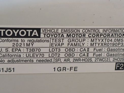 Used 2021 Toyota 4Runner SR5 AWD/4WD image 14