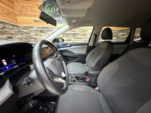 Used 2022 Volkswagen Taos SE image 11