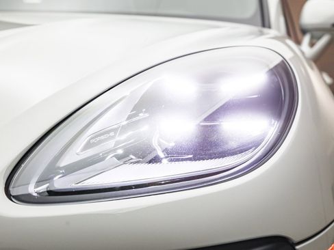 Used 2022 Porsche Macan S image 11