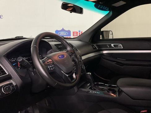 Used 2017 Ford Explorer XLT image 13