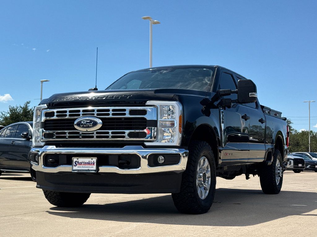 Used 2023 Ford F350 XLT w/ 360-Degree Camera Package AWD/4WD image 3