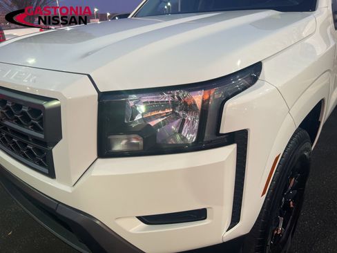 Used 2024 Nissan Frontier SV image 6