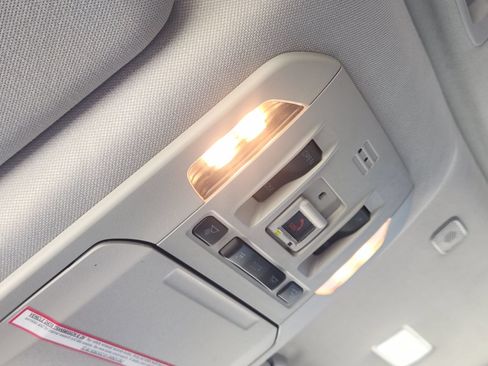 Used 2023 Toyota Highlander Bronze Edition FWD image 29