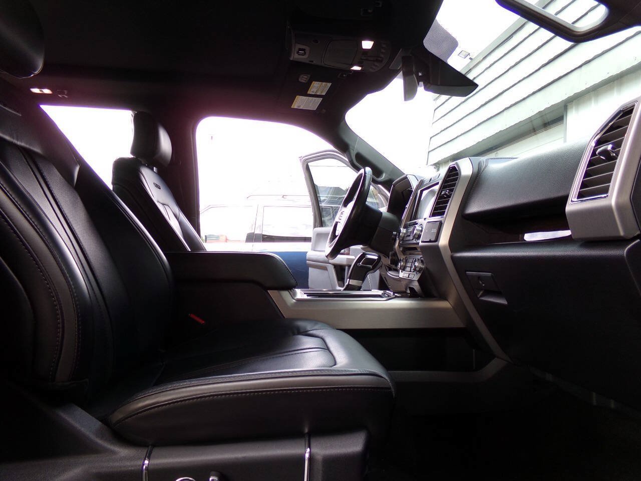 Used 2017 Ford F150 Platinum w/ Equipment Group 701A Luxury AWD/4WD image 28