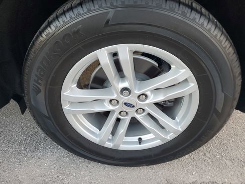 Certified 2023 Ford Explorer XLT image 30