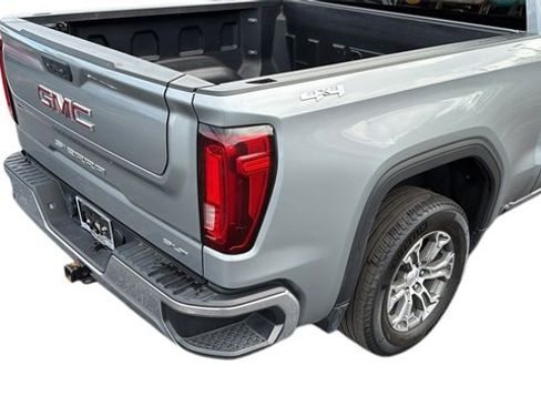 Used 2024 GMC Sierra 1500 SLT image 11