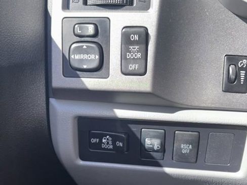 Used 2013 Toyota Tundra 4x4 CrewMax w/ Tow Pkg image 15