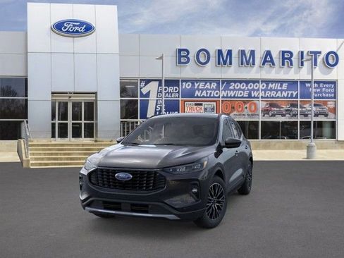 New 2026 Ford Escape SE w/ PHEV Premium Package image 2