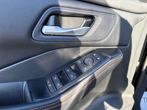 Used 2025 Nissan Rogue SV AWD/4WD image 25