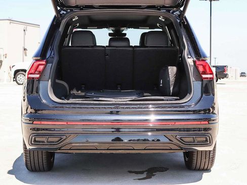 Certified 2024 Volkswagen Tiguan SE R-Line AWD/4WD image 28