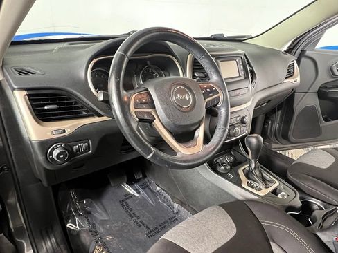 Used 2014 Jeep Cherokee Latitude w/ Cold Weather Group AWD/4WD image 17