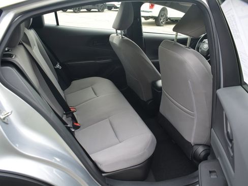 Used 2023 Toyota Prius LE AWD/4WD image 21