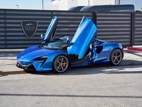 Used 2025 McLaren Artura Spider RWD image 19
