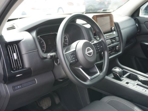 Used 2024 Nissan Pathfinder S FWD image 18