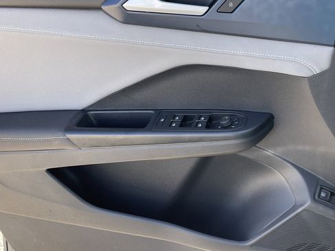 Used 2024 Volkswagen Taos SE image 20