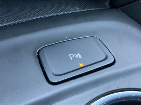 Used 2023 Chevrolet Equinox LT image 27