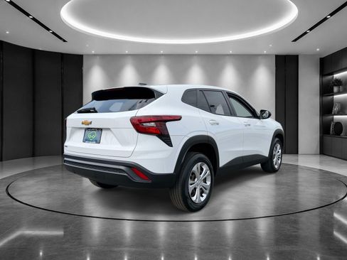 Certified 2024 Chevrolet Trax LS FWD image 4