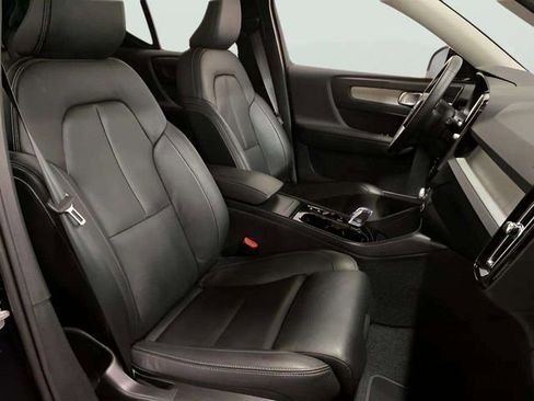 Used 2025 Volvo XC40 B5 Plus image 72