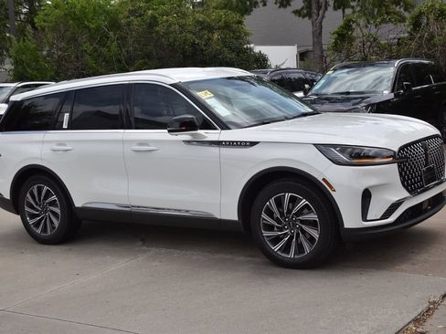 New 2026 Lincoln Aviator 2WD image 4