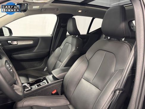 Certified 2025 Volvo XC40 B5 Plus image 12
