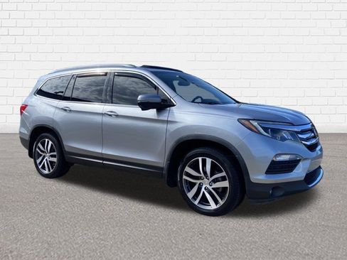 Used 2018 Honda Pilot Touring image 1