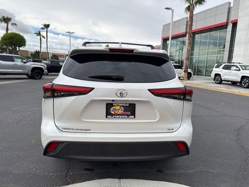 Used 2023 Toyota Highlander XLE image 6