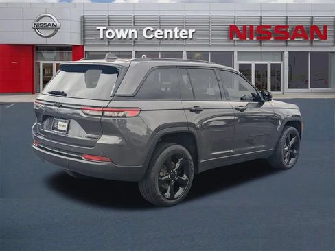 Used 2024 Jeep Grand Cherokee Limited w/ Black Appearance Package RWD image 7